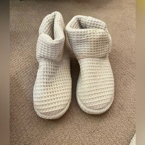 Parachute waffle slippers